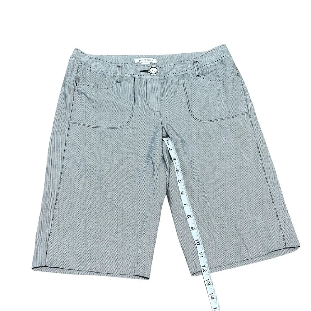 White House Black Market Striped White and Black Bermudas Size‎ 6